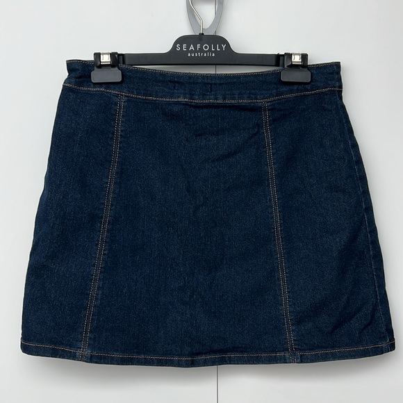 Stretch Denim Mini Skirt with front Zipper - Picture 9 of 10